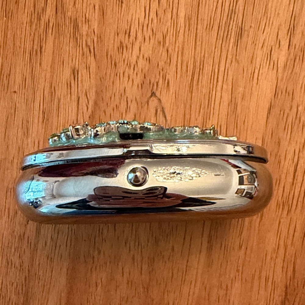 Excellent Vintage Rare Butterfly Pillbox with Mirror Crystal Gem Accents - Picture 4 of 4